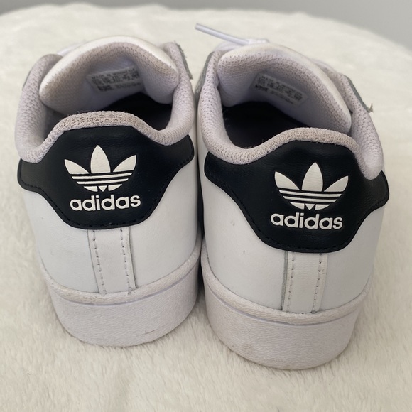 Adidas LIKE NEW Kids size US 13.5 sneakers - Picture 8 of 8